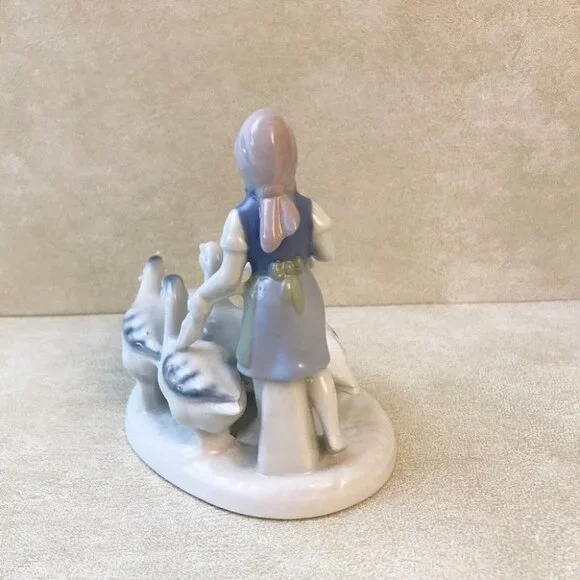 Gerold Porzellan Bavaria Western Germany Figurine Girl Geese Ducks collectors - Picture 4 of 12